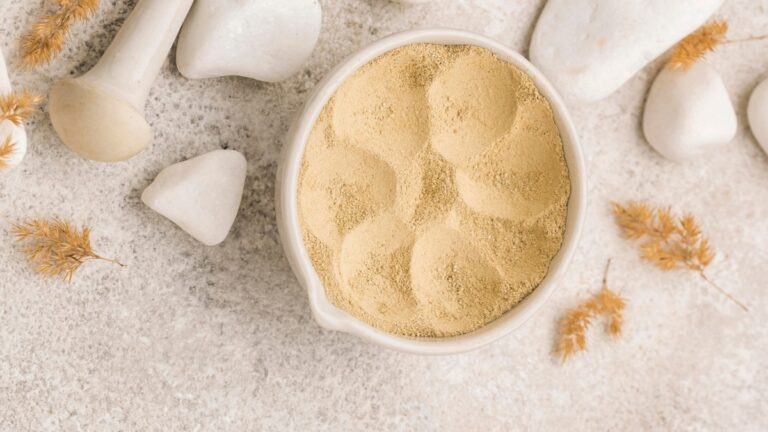 गर्मियों में मुल्तानी मिट्टी का इस्तेमाल करने के 4 तरीके और 8 फायदे | Benefits Of Mulatani Mitti