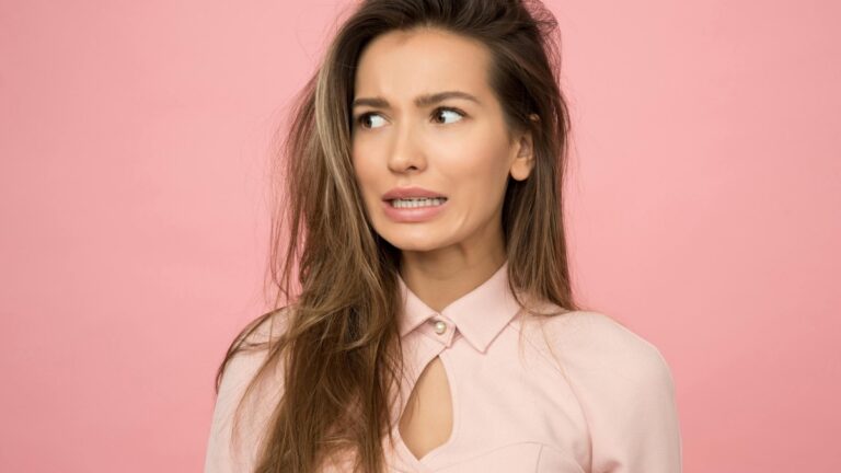 बारिश में बालों को बर्बाद होने से बचाएं! 5 मानसून हेयर केयर गाइड | Save Your Hair This Monsoon: Ultimate Rainy Season Hair Care Guide